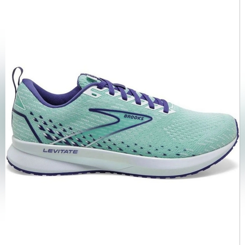 Brooks Women's Levitate 5 White/Navy Blue Sneakers Size 7 US